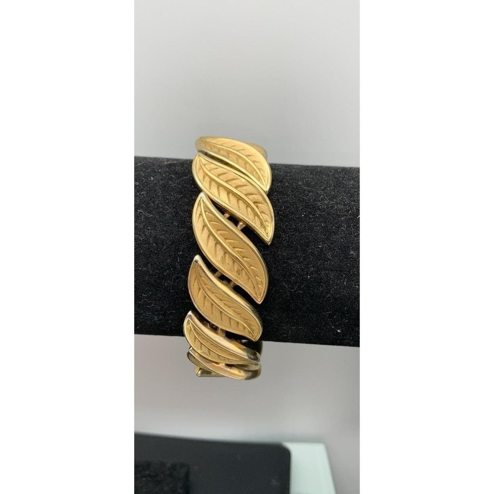 Vintage Crown Trifari Brushed Gold Tone Leaf Link Bracelet‎ Mid Century Signed